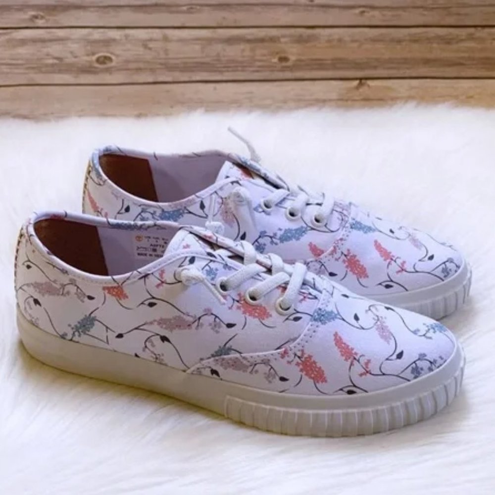 Timberland Newport Bay White Floral Canvas Sneaker, Size 7.5